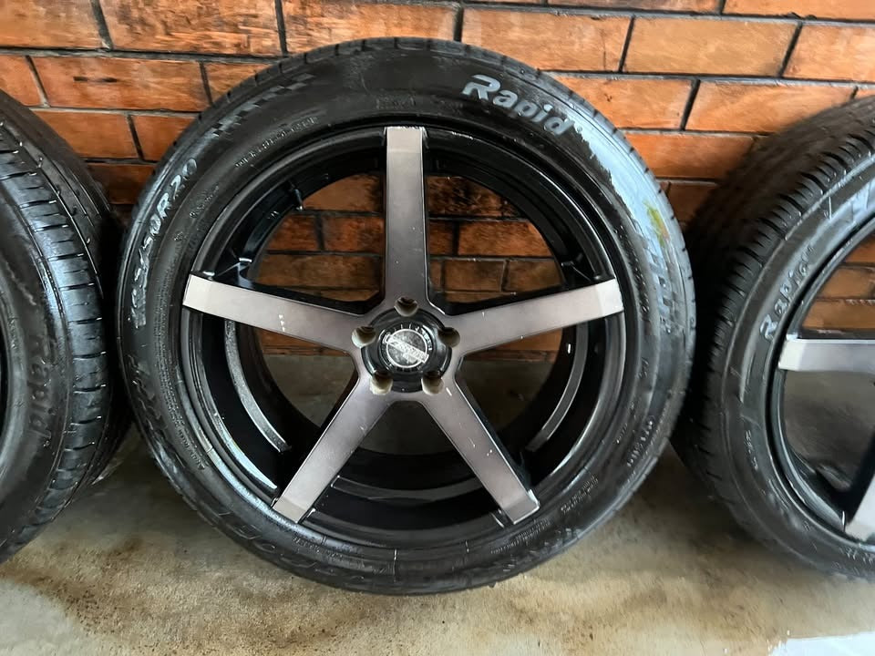 Hussla 20” 5 Spoke Alloy Wheels with Excellent Tyres