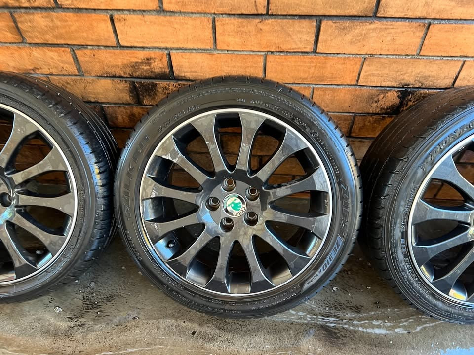 Skoda Fabia 16” Charcoal Alloy Wheels with Excellent Tyres Set of 5