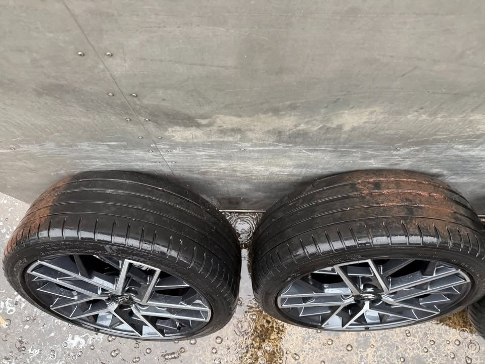 Hyundai Elantra 18" Alloy Wheels with Michelin Tyres