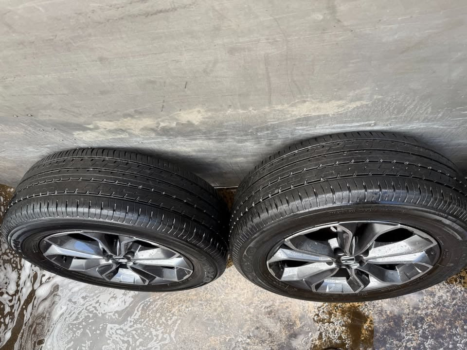 Honda CRV 18" Alloy Wheels with Excellent Tyres