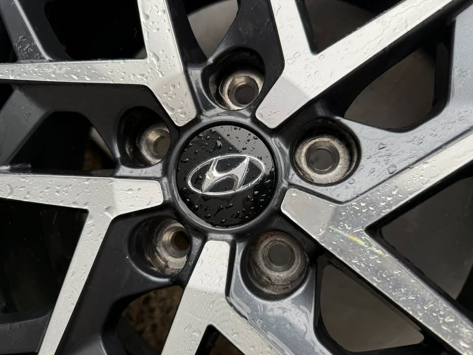 Hyundai Elantra 18" Alloy Wheels with Michelin Tyres