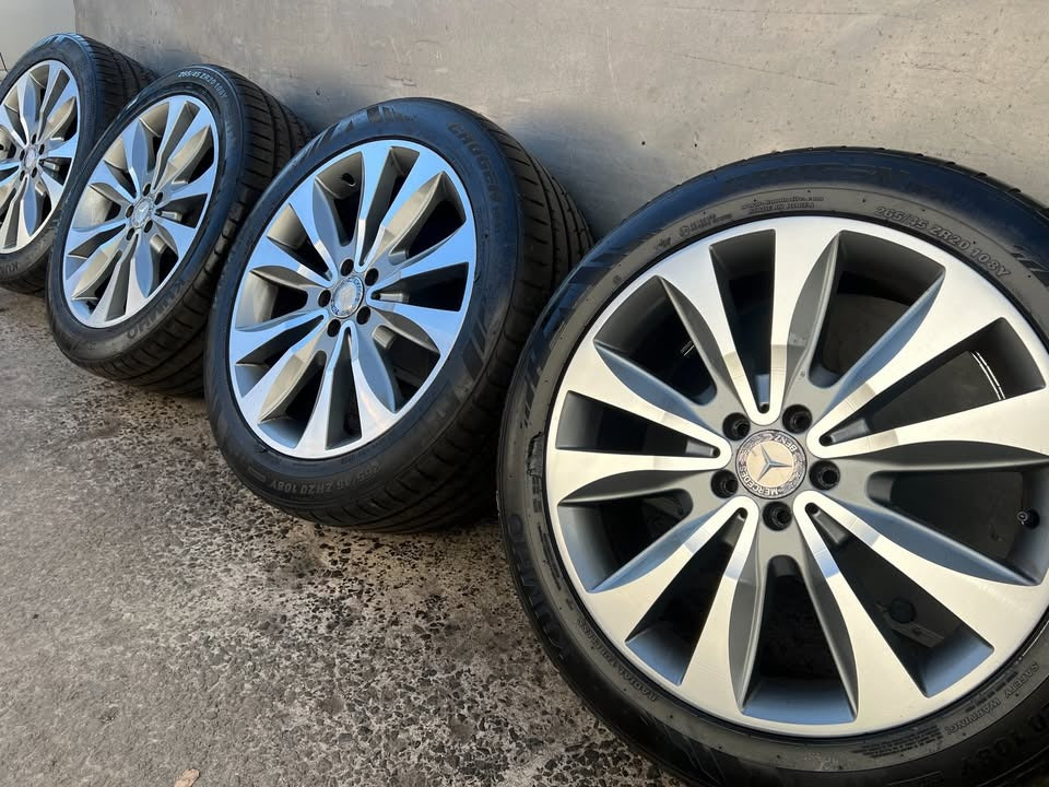 Mercedes Benz GLE 20" Alloy Wheels with Excellent Tyres