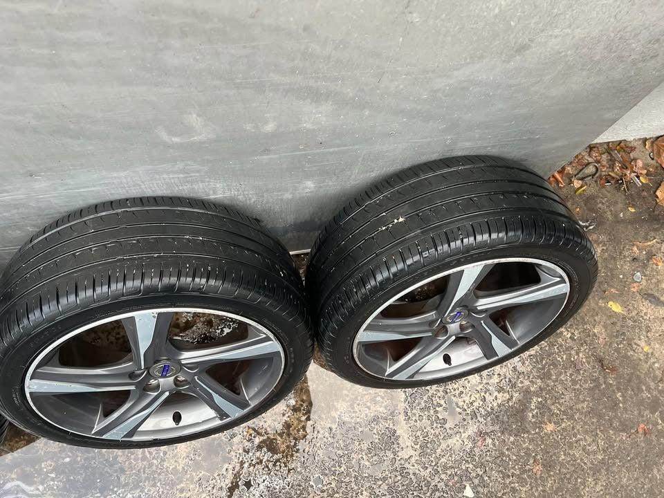 Volvo 18” Alloy Wheels with Good Tyres