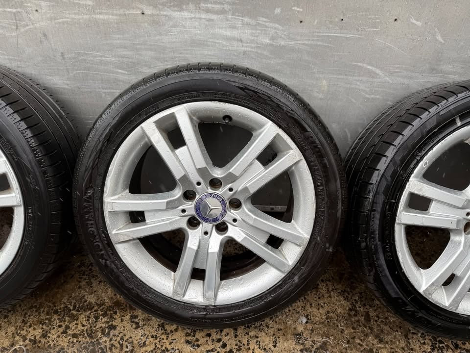 Mercedes Benz Staggered 17" Alloy Wheels with Good Tyres