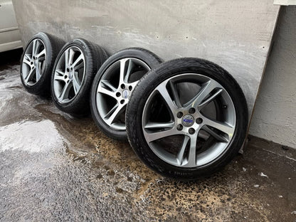 Volvo V40 17" Alloy Wheels with Excellent Tyres