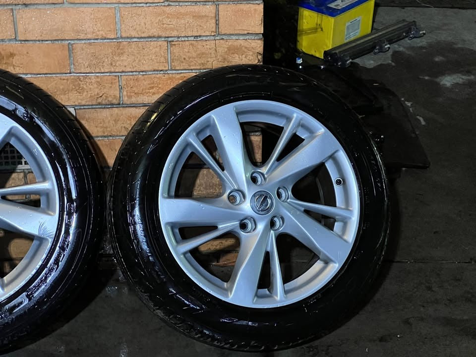 Nissan Altima 17" Alloy Wheels with Tyres Set of 5