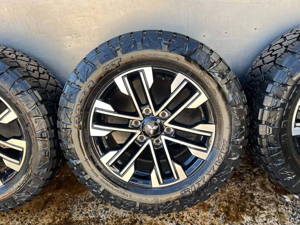 Mitsubishi Triton/Pajero 18" Alloy Wheels w/ A/T Tyres