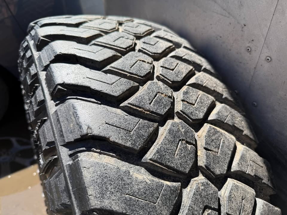 Maxxis Razr M/T 33” Tyres on 5 Stud Rims