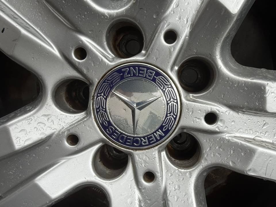 Mercedes Benz Staggered 17" Alloy Wheels with Good Tyres