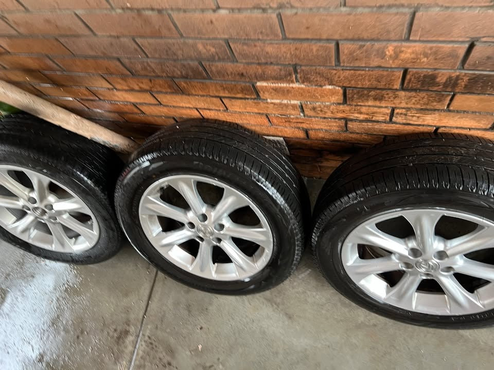 Lexus 18" Alloy Wheels with Excellent Bridgestone Tyres