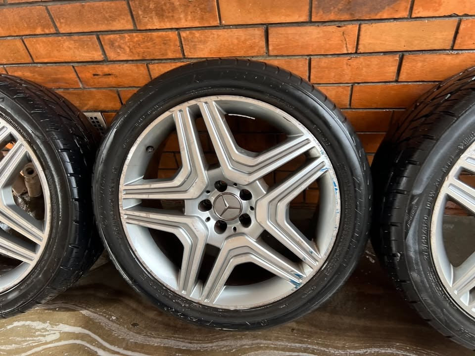 Mercedes Benz ML350 20" Alloy Wheels with Tyres