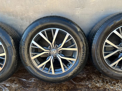 Volkswagen Tiguan 17" Alloy Wheels with Excellent Tyres