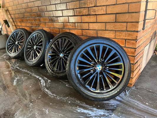 BMW Black 17” Alloy Wheels with Excellent Tyres