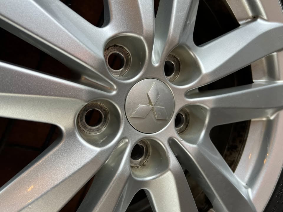 Mitsubishi ASX 17" Alloy Wheels with Excellent Tyres