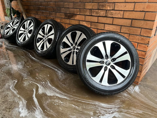 Kia Sportage 18" Alloy Wheels with Excellent Tyres