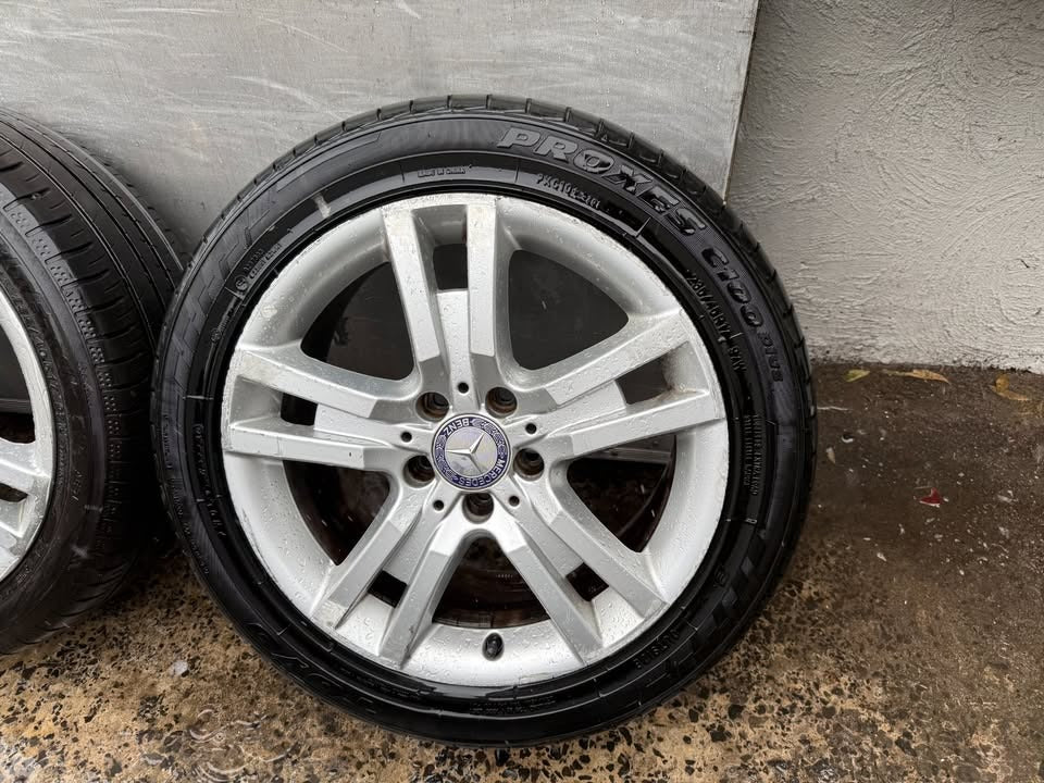 Mercedes Benz Staggered 17" Alloy Wheels with Good Tyres