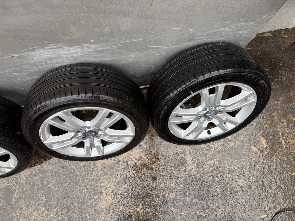 Mercedes Benz Staggered 17" Alloy Wheels with Good Tyres