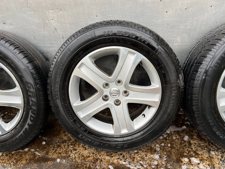 Suzuki Vitara 17" Alloy Wheels with Good Tyres