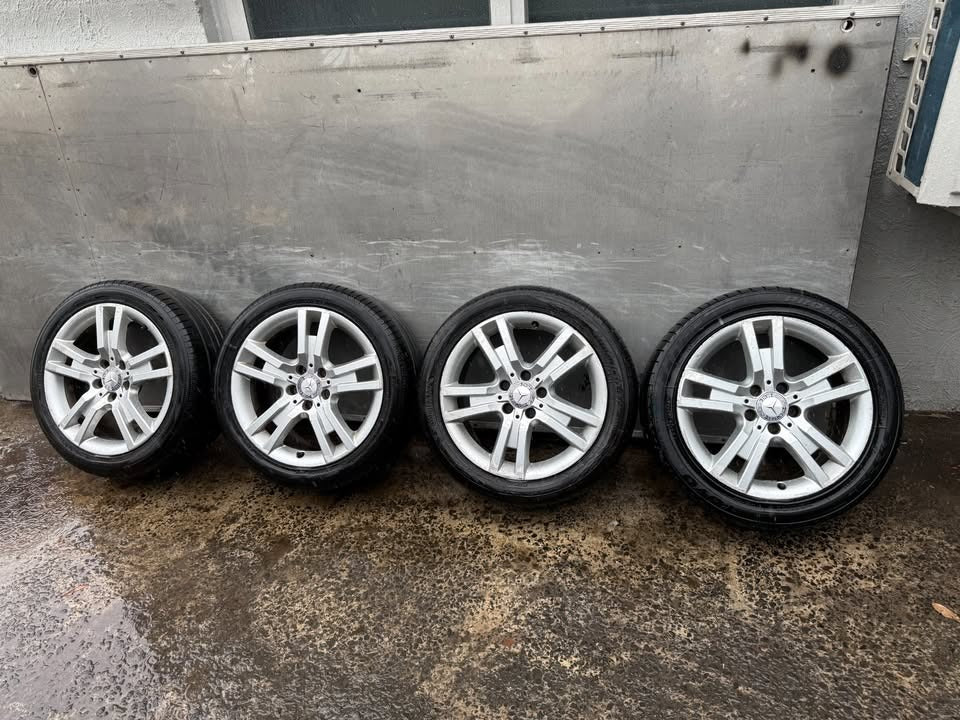Mercedes Benz Staggered 17" Alloy Wheels with Good Tyres
