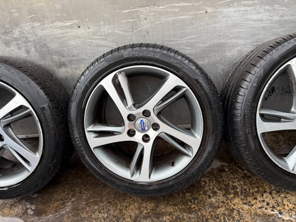Volvo V40 17" Alloy Wheels with Excellent Tyres