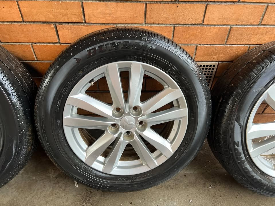 Mitsubishi ASX 17" Alloy Wheels with Excellent Tyres