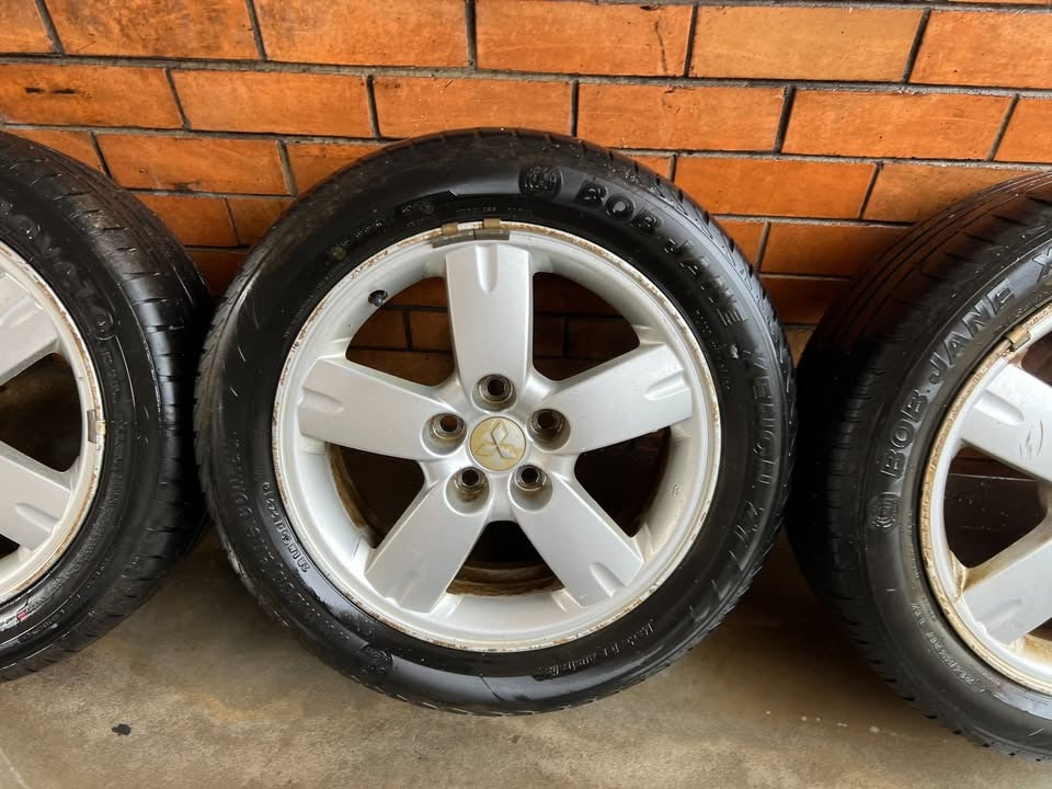 Mitsubishi Outlander 17" Alloy Wheels with Tyres
