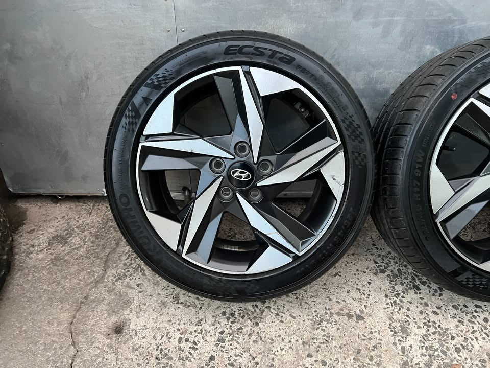Hyundai Elantra 17” Alloy Wheels with Tyres