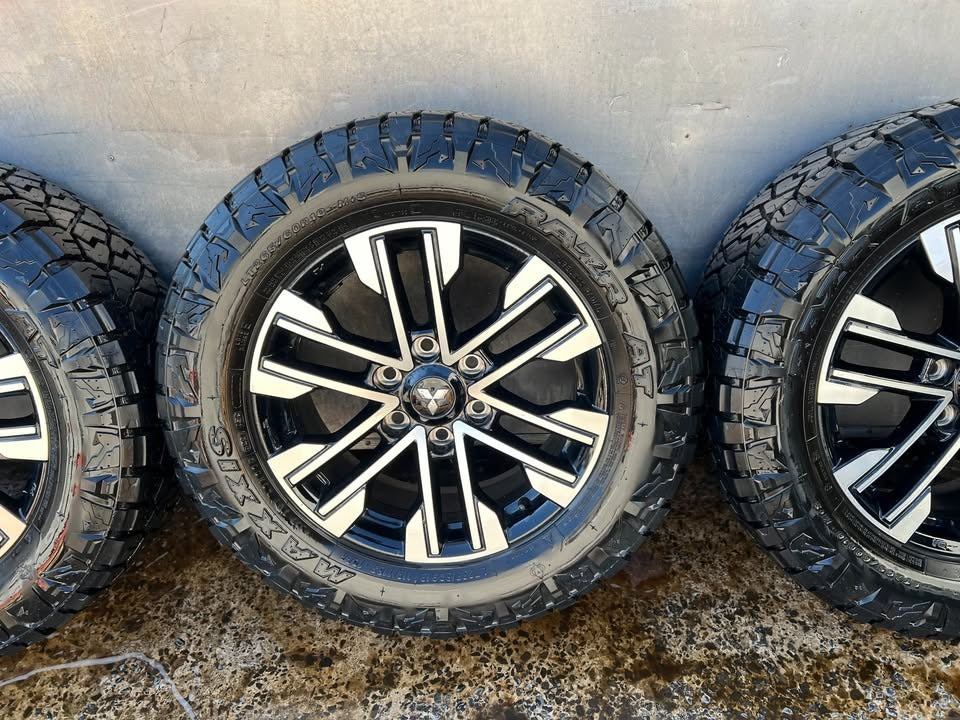 Mitsubishi Triton/Pajero 18" Alloy Wheels w/ A/T Tyres