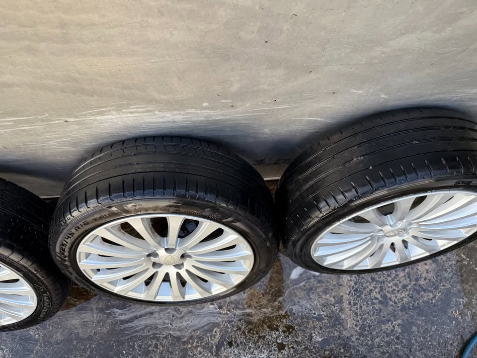 Subaru 18" Alloy Wheels with Good Tyres
