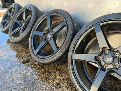 Savini Black Staggered 19" Alloy Wheels with Tyres