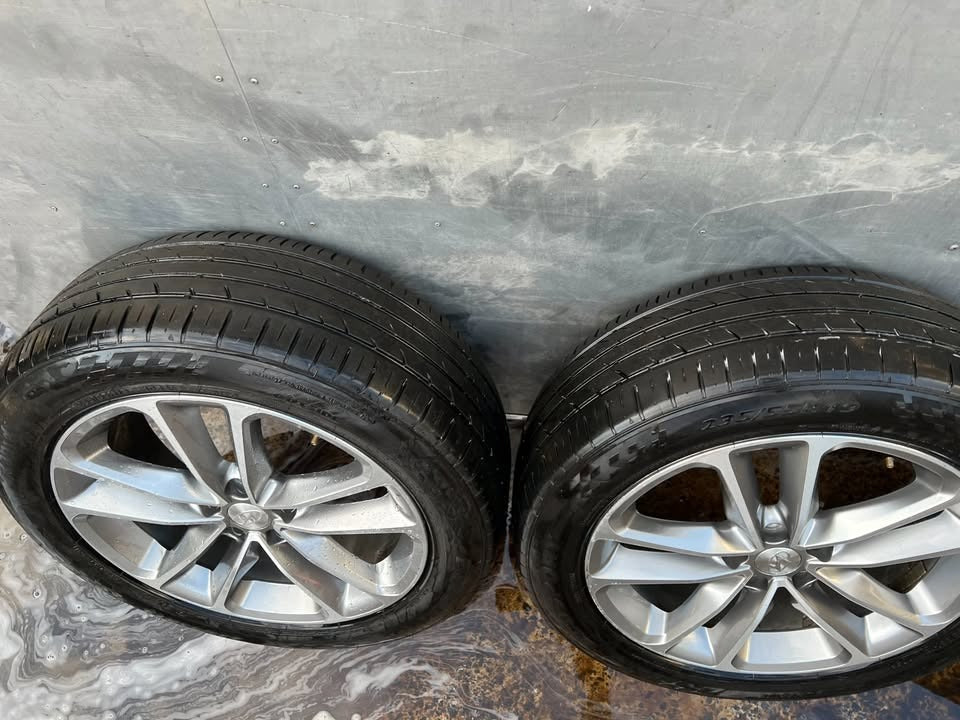 Hyundai Sante Fe 19” Alloy Wheels with Good Tyres