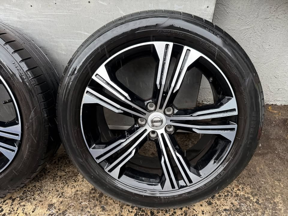 Volvo XC40/XC60 19" Alloy Wheels with Good Tyres
