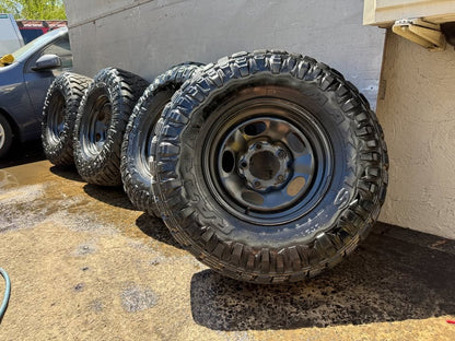 Maxxis Razr M/T 33” Tyres on 5 Stud Rims