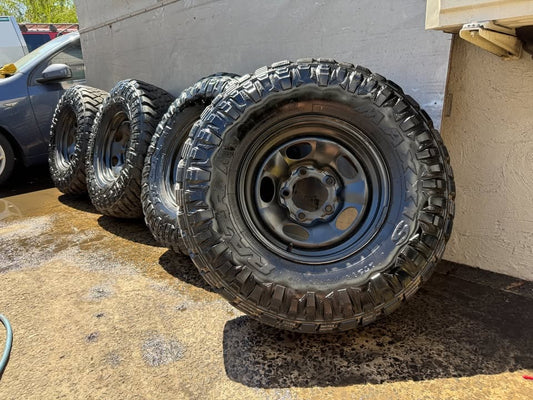 Maxxis Razr M/T 33” Tyres on 5 Stud Rims