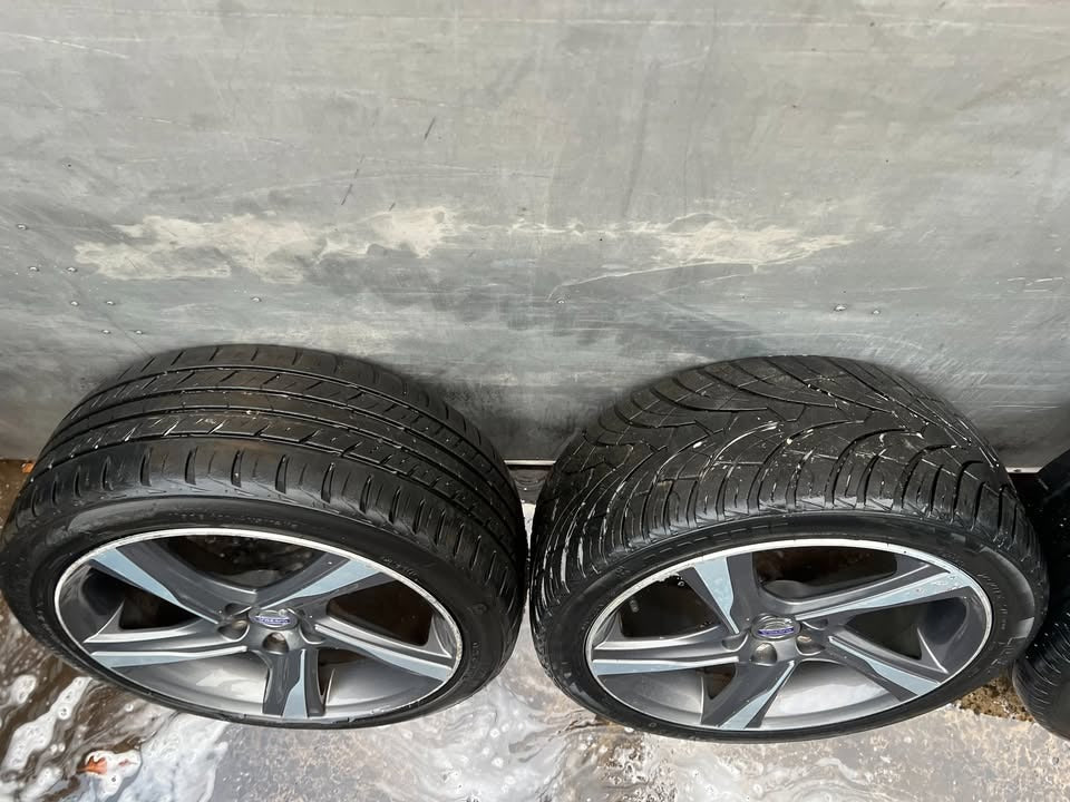 Volvo 18” Alloy Wheels with Good Tyres