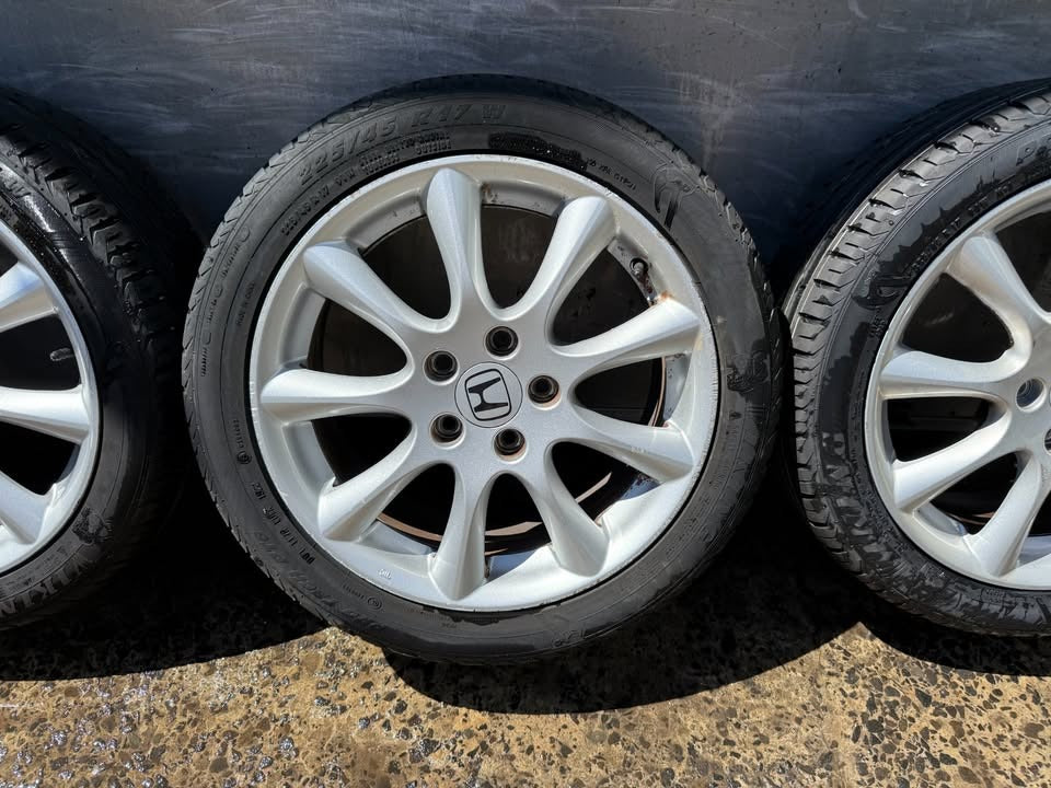 Honda Accord 17” Alloy Wheels with Like New Tyres Set of 5