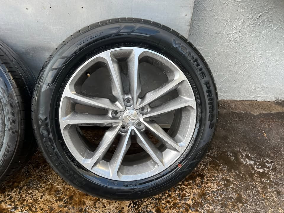 Hyundai Sante Fe 19” Alloy Wheels with Good Tyres