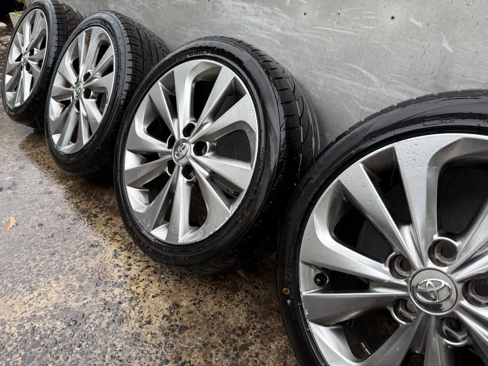 Toyota Corolla 17" Alloy Wheels with Excellent Tyres