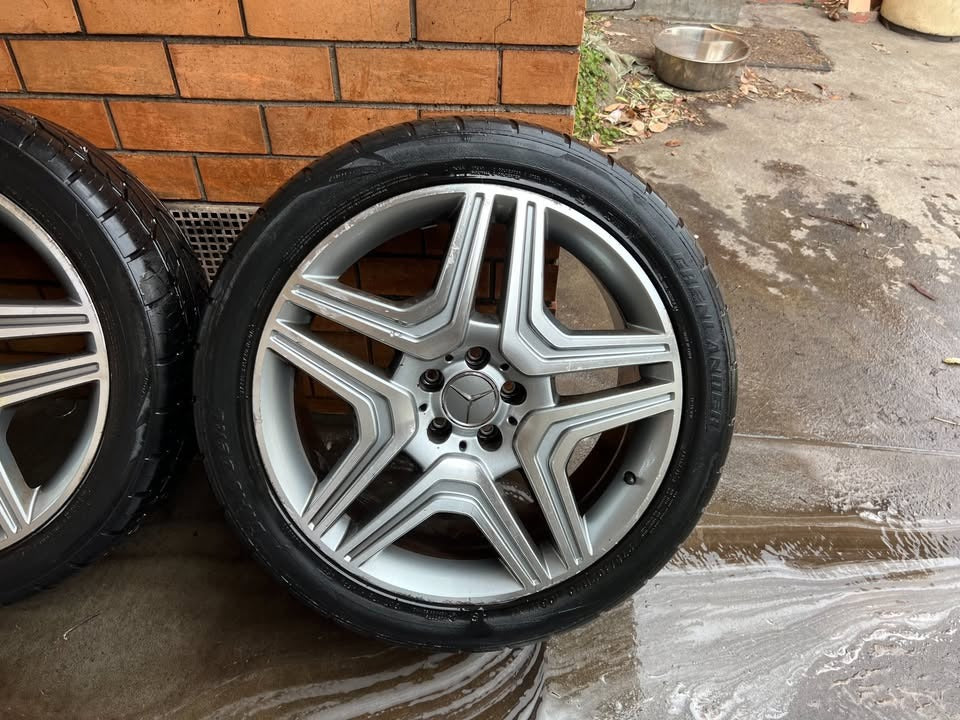 Mercedes Benz ML350 20" Alloy Wheels with Tyres