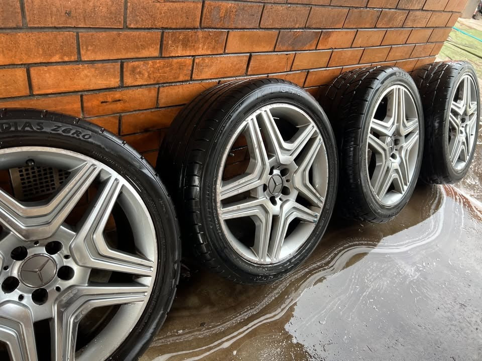 Mercedes Benz ML350 20" Alloy Wheels with Tyres