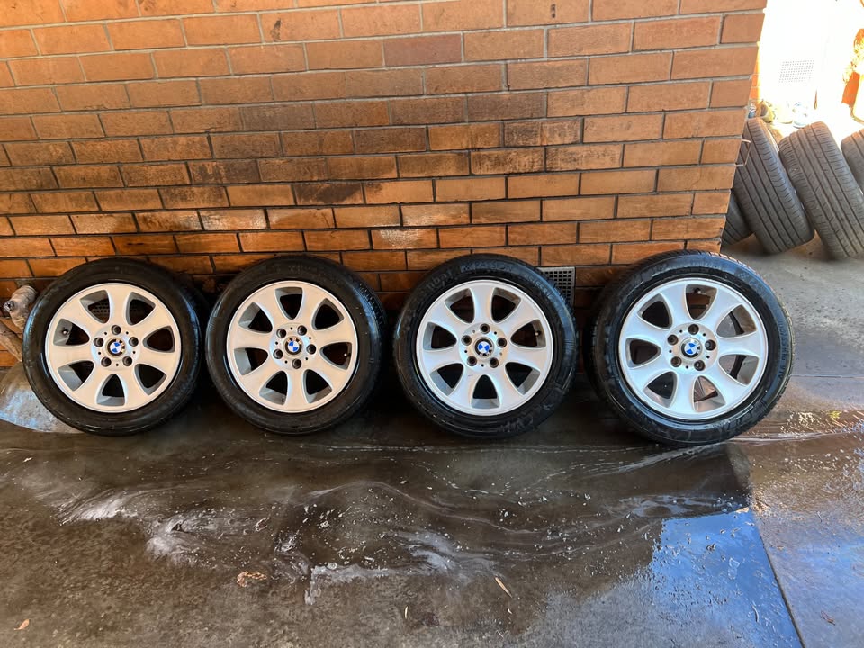 BMW 16" Alloy Wheels with Excellent Tyres