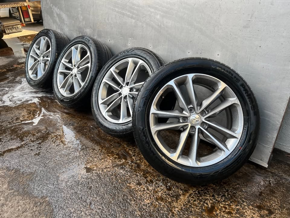 Hyundai Sante Fe 19” Alloy Wheels with Good Tyres