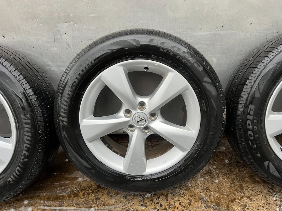 Lexus RX350 18” Alloy Wheels with Tyres