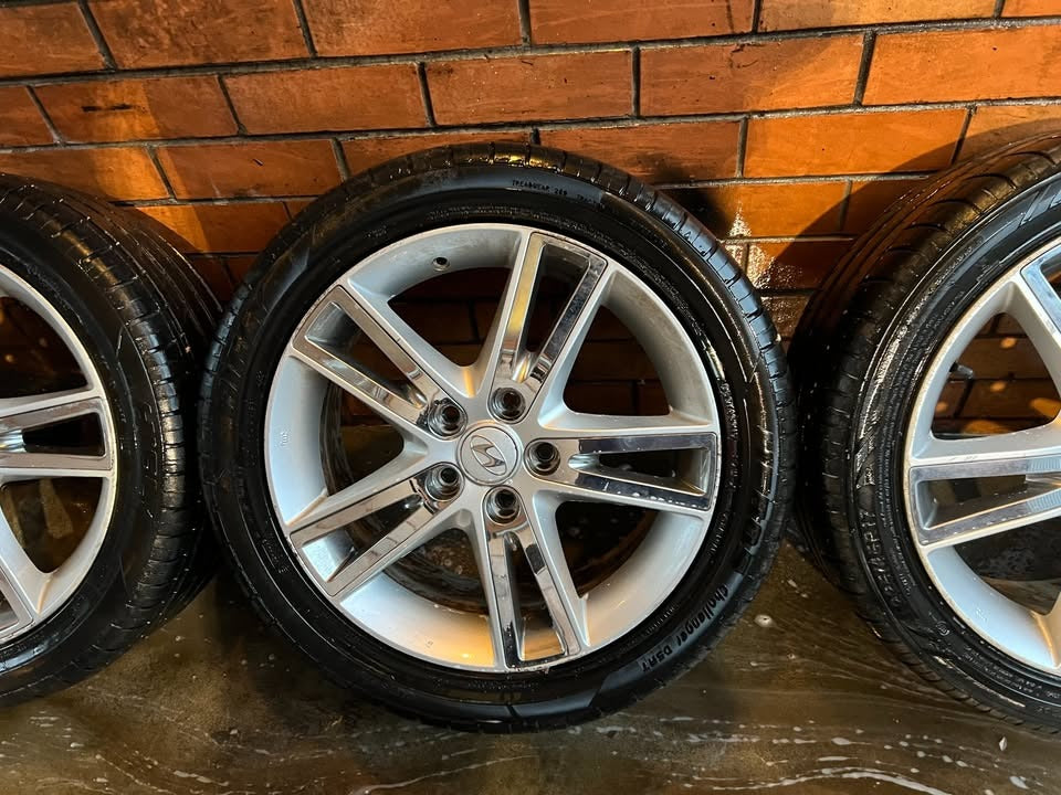 Hyundai 17" Alloy Wheels with Good Tyres