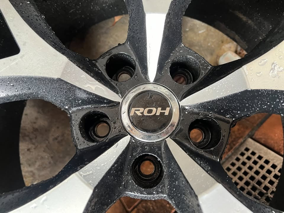 ROH 19” Alloy Wheels with Excellent Tyres