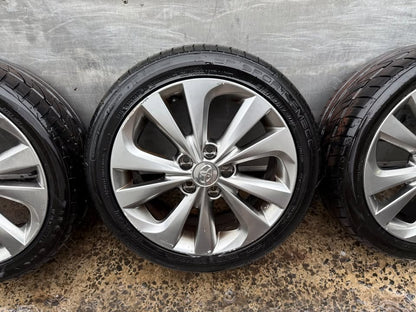 Toyota Corolla 17" Alloy Wheels with Excellent Tyres