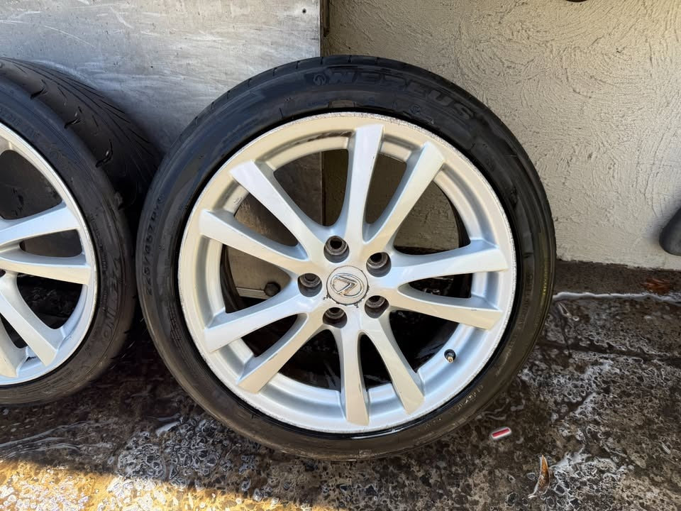 Lexus 18” Alloy Wheels with Tyres