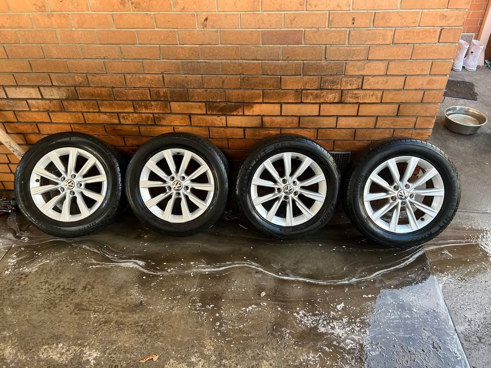 Volkswagen 17" Alloy Wheels with Tyres