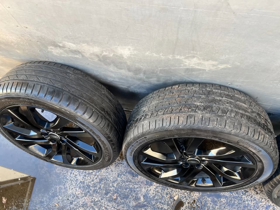Land Rover Discovery Sport 20" Alloy Wheels with Tyres