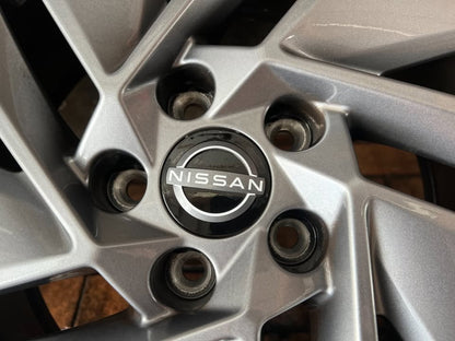 Nissan Qashqai 2023 Model 17” Alloy Wheels with Like New Continentals Tyres